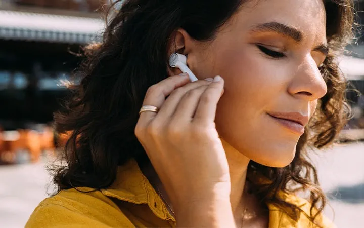 7 Langkah Aman Menggunakan Earphone agar Telinga Tidak Rusak